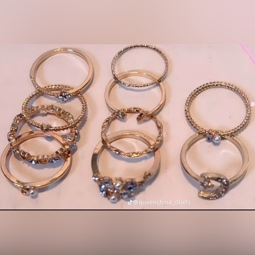 Beautiful Royal Rings - Picture 2 of 2